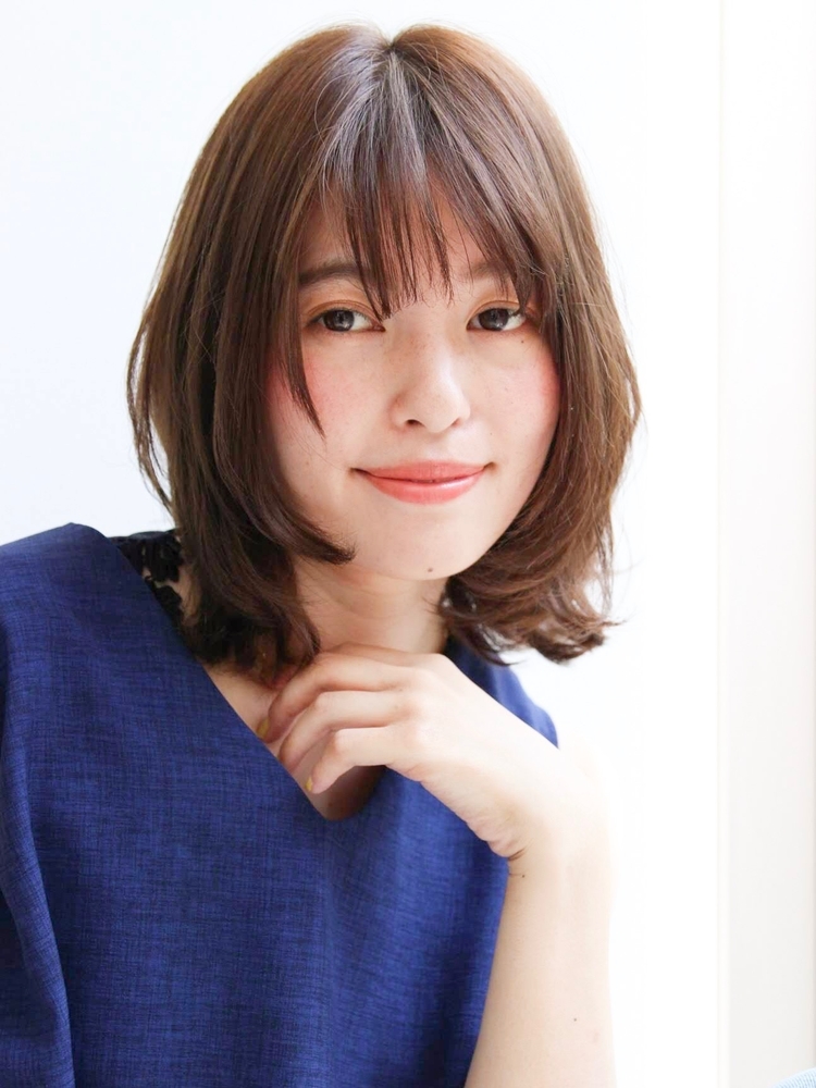 毛先カールのミディアムでスタイル Agnos 青山 アグノス アオヤマ 平野 七海のヘアスタイル情報 Yahoo Beauty