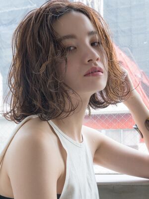 22年春 ツイストパーマ ミディアムの新着ヘアスタイル 髪型 ヘアアレンジ Yahoo Beauty