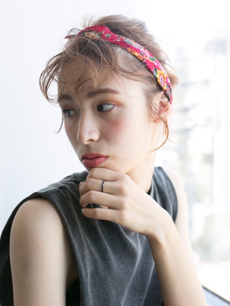 ミニ団子バンダナアレンジくるくる前髪がポイント！｜SOCO（ソーコ）杉本 佳奈のヘアスタイル情報｜Yahoo! BEAUTY