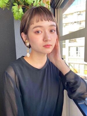 オン眉バング ショートの髪型 ヘアスタイル ヘアカタログ 人気順 Yahoo Beauty ヤフービューティー