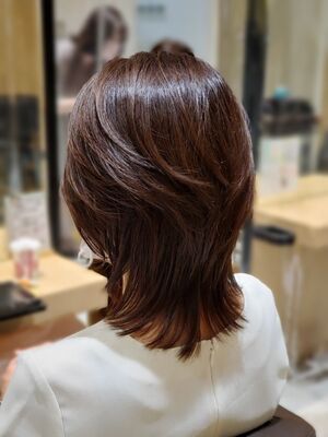 50代 ミディアムレイヤーの髪型 ヘアスタイル ヘアカタログ 人気順 Yahoo Beauty ヤフービューティー