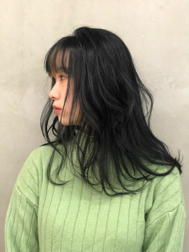 艶感のある黒髪ミディアムヘアー 前髪インナーカラー Luca Blanc梅田 の髪型 ヘアスタイル ヘアカタログ情報 Yahoo Beauty ヤフービューティー