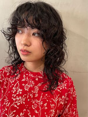 21年秋冬 黒髪パーマ セミロングの新着ヘアスタイル 髪型 ヘアアレンジ Yahoo Beauty