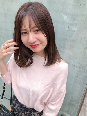 ミディアムストレートの髪型 ヘアスタイル ヘアカタログ 人気順 2ページ目 Yahoo Beauty ヤフービューティー