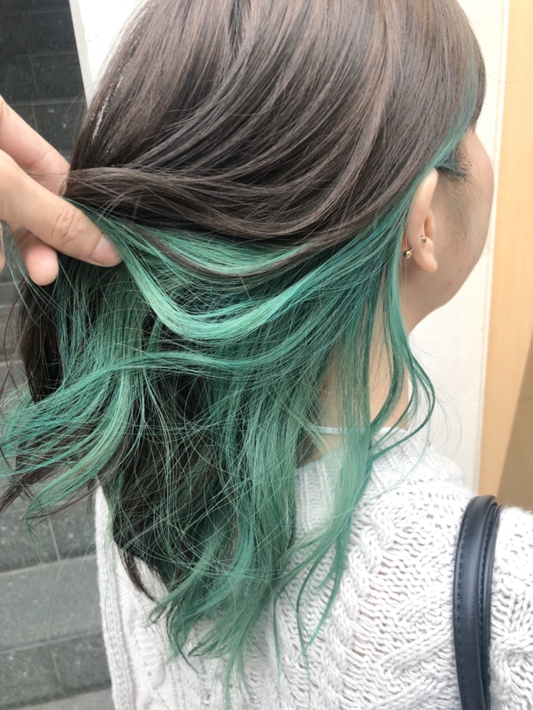 インナーカラー ホワイトエメラルドグリーン 伊藤 卓の髪型 ヘアスタイル ヘアカタログ情報 Yahoo Beauty ヤフービューティー