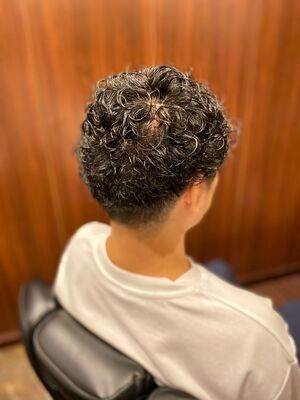 年秋冬 メンズ パーマ 強め の新着ヘアスタイル 髪型 ヘアアレンジ Yahoo Beauty