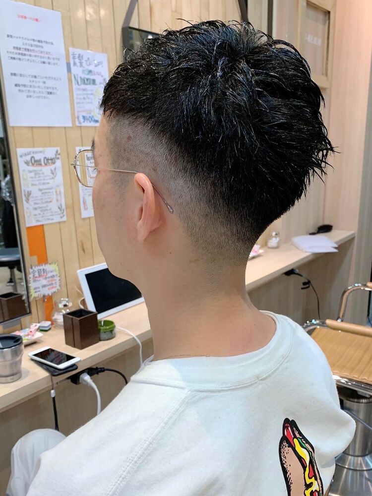 U Realm 新屋 ツーブロックモヒカンショート U Realm Omotesando ユーレルム オモテサンドウ 新屋厚輔のヘアスタイル情報 Yahoo Beauty