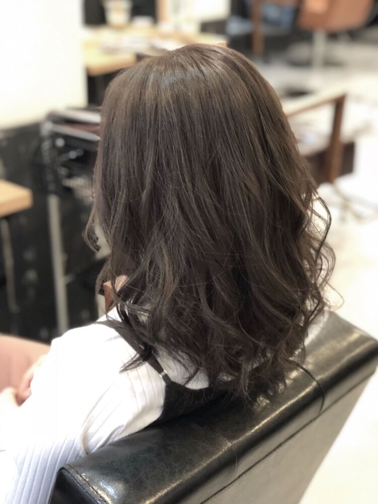 大人気 グレージュ カラー 赤みのない透明感のある髪色が人気の秘密です 抜けた後もベージュ系 Aust Hair Stella オーストヘアーステラ 山下 章太のヘアスタイル情報 Yahoo Beauty