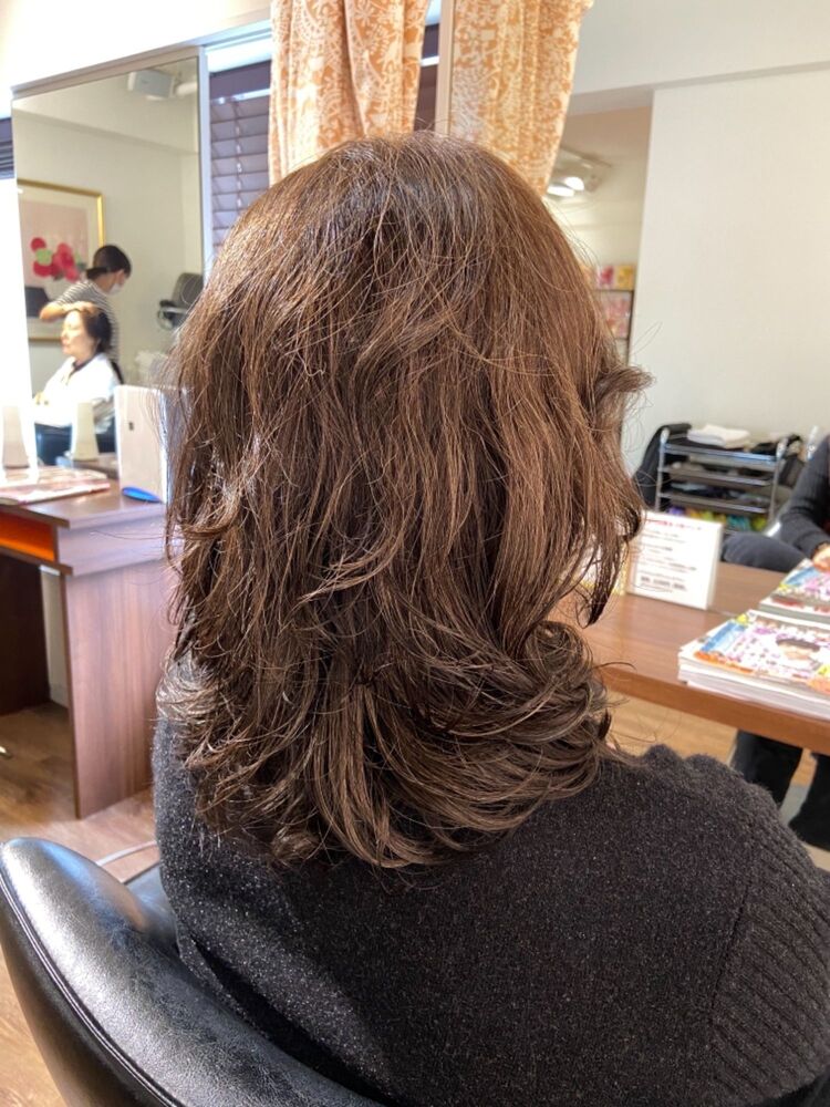 50代ミセスミディアムヘアはパーマで簡単華やかに 乾かすだけボリューム 伸びても目立たぬグレイカラー 矢島美容室 ヤジマビヨウシツ 島田 千鶴のヘアスタイル情報 Yahoo Beauty