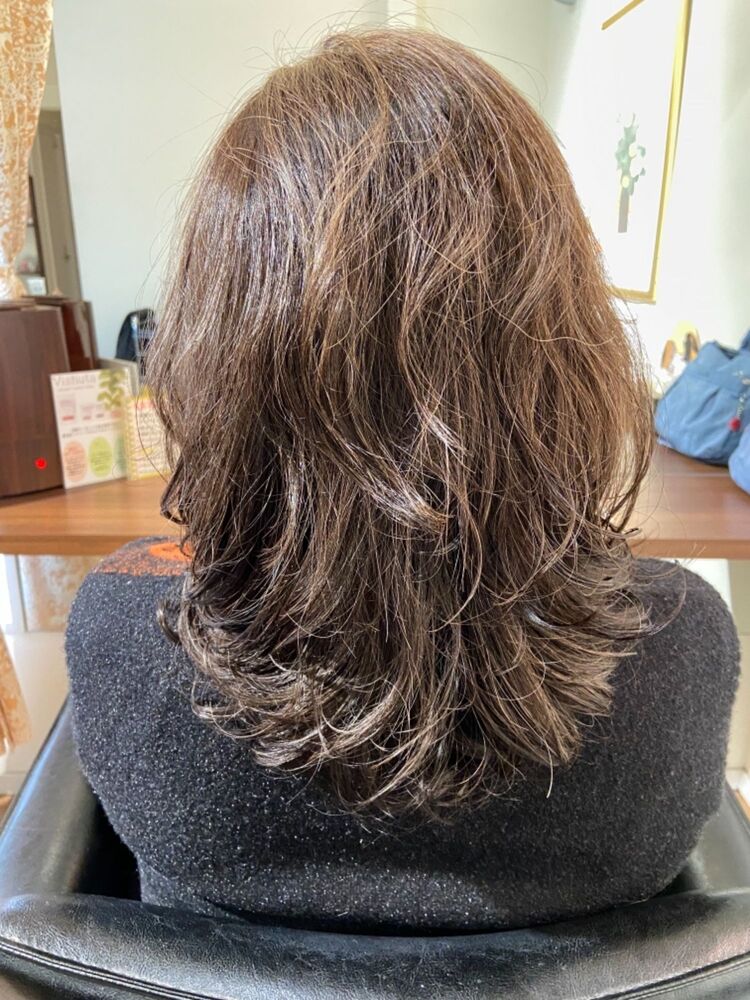 50代ミセスミディアムヘアはパーマで簡単華やかに 乾かすだけボリューム 伸びても目立たぬグレイカラー 矢島美容室 ヤジマビヨウシツ 島田 千鶴の ヘアスタイル情報 Yahoo Beauty