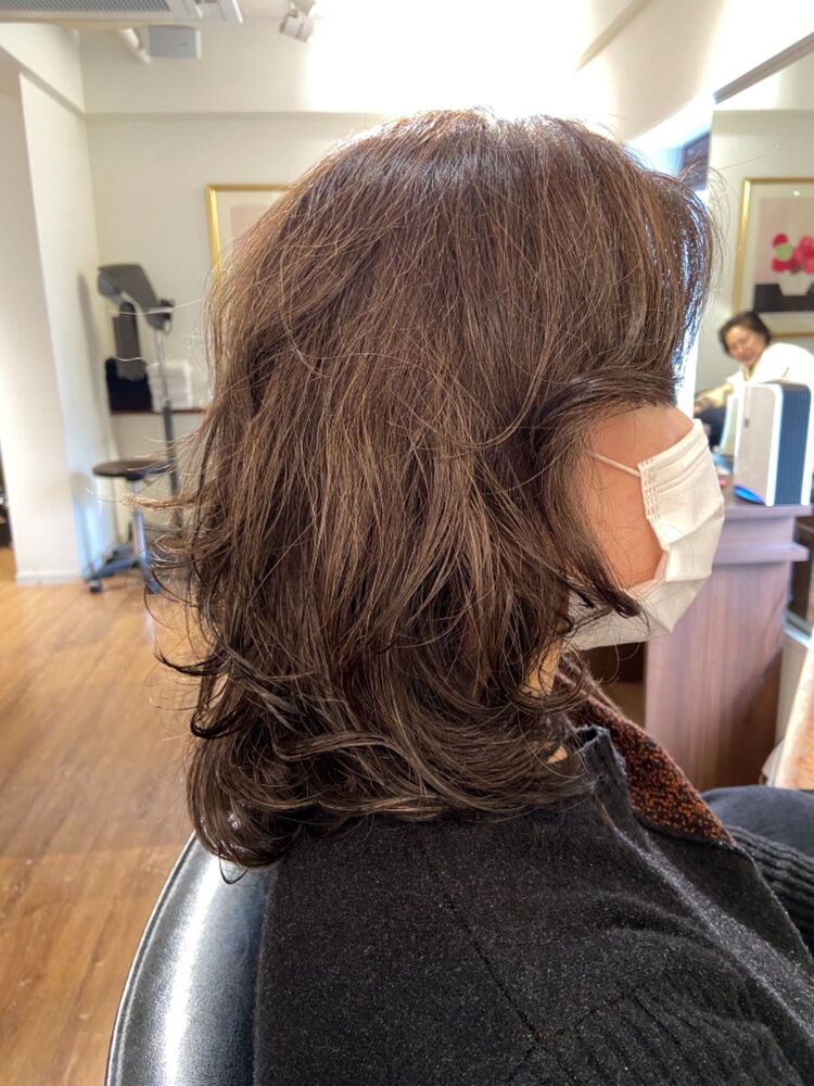 50代ミセスミディアムヘアはパーマで簡単華やかに 乾かすだけボリューム 伸びても目立たぬグレイカラー 矢島美容室 ヤジマビヨウシツ 島田 千鶴の髪型 ヘアスタイル ヘアカタログ情報 Yahoo Beauty ヤフービューティー