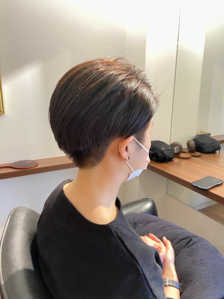 30代シンプルカッコイイ‼︎個性派ショートヘア★周りは刈り上げでメリハリショートヘア