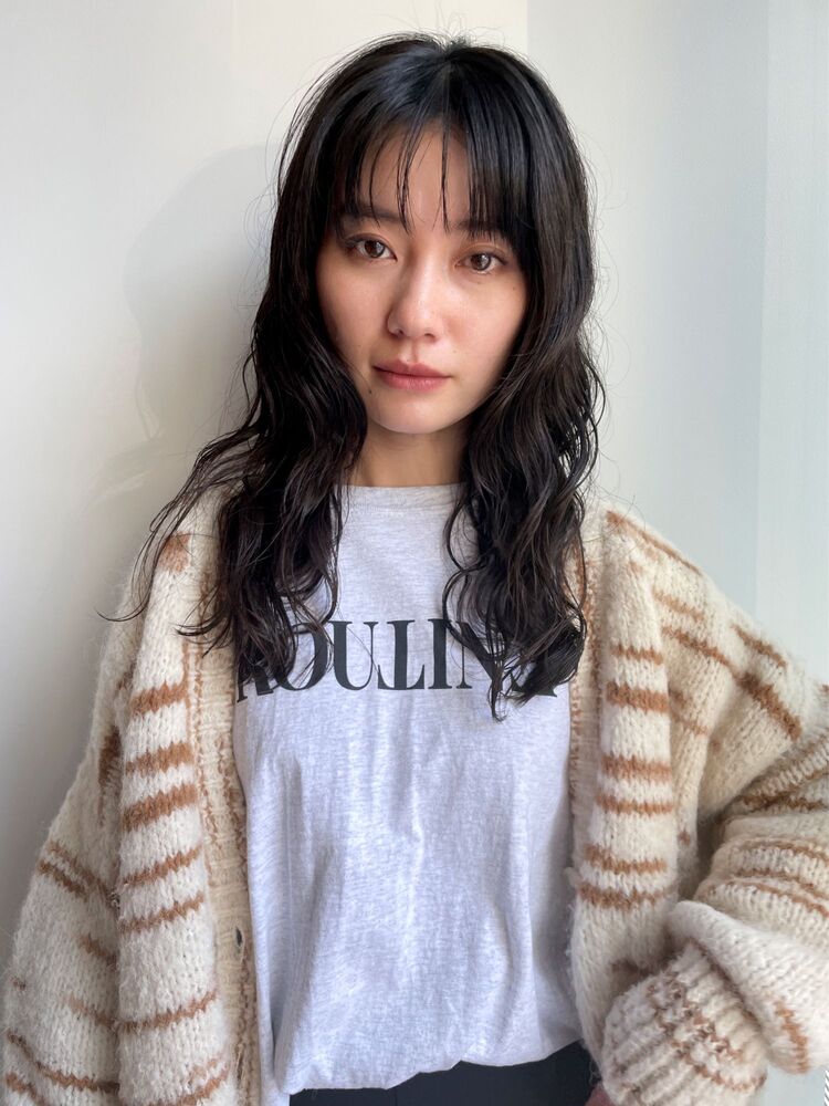 ゆるウェーブのミディアムパーマ Dot Lim ドットプラスリム 朝居采音の髪型 ヘアスタイル ヘアカタログ情報 Yahoo Beauty ヤフービューティー