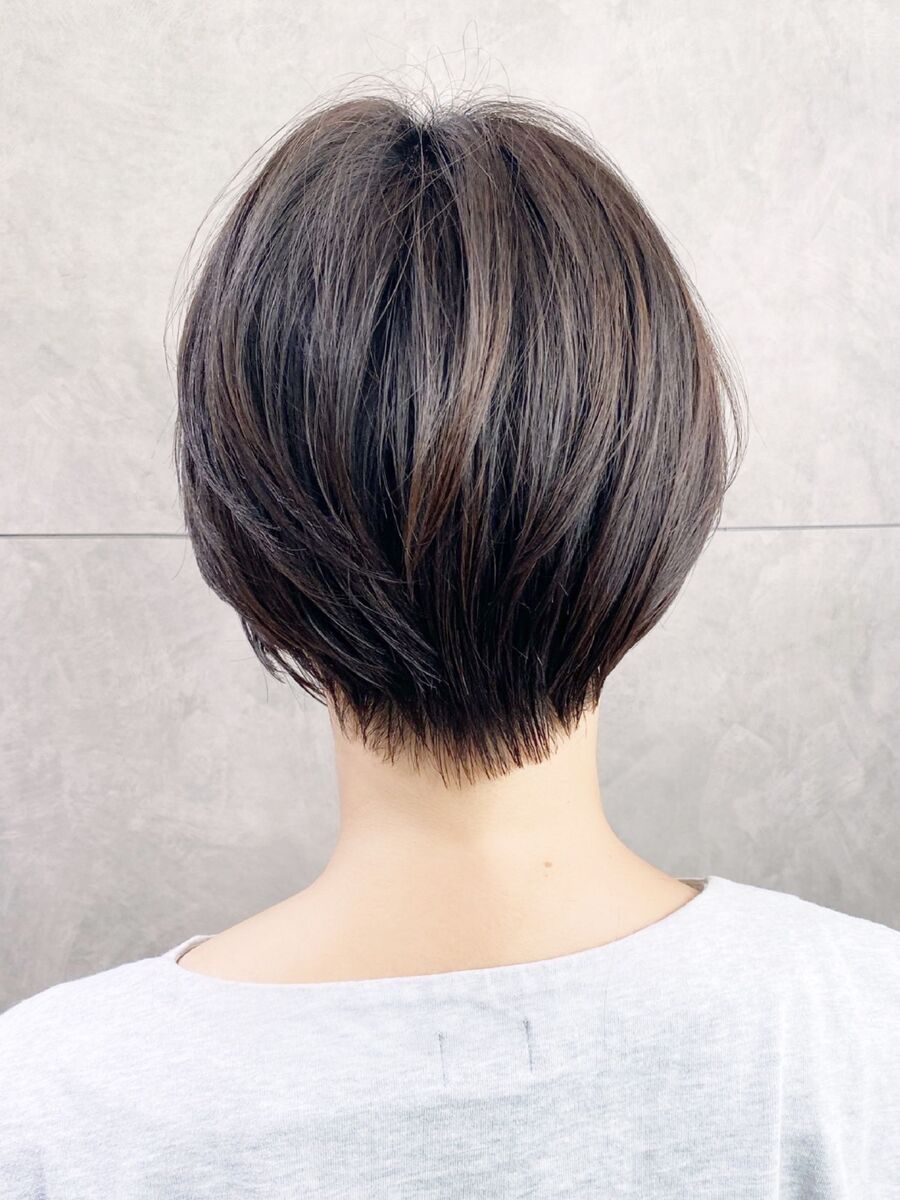 髪型 ショート アッシュグレー