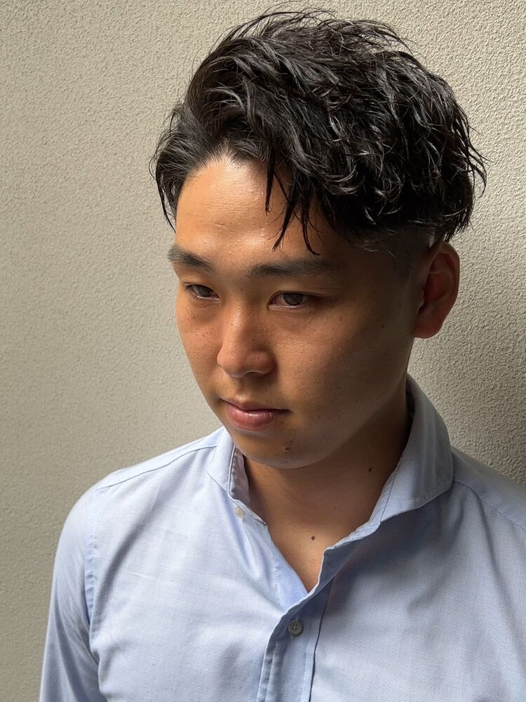 リッチマンプアウーマン 小栗旬風パーマ スパイラルパーマ ツーブロック Confidence Men S Hair コンフィデンスメンズヘアー 市川 貴康の髪型 ヘアスタイル ヘアカタログ情報 Yahoo Beauty ヤフービューティー