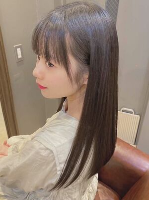 ぱっつん前髪 ロングの髪型 ヘアスタイル ヘアカタログ 人気順 Yahoo Beauty ヤフービューティー