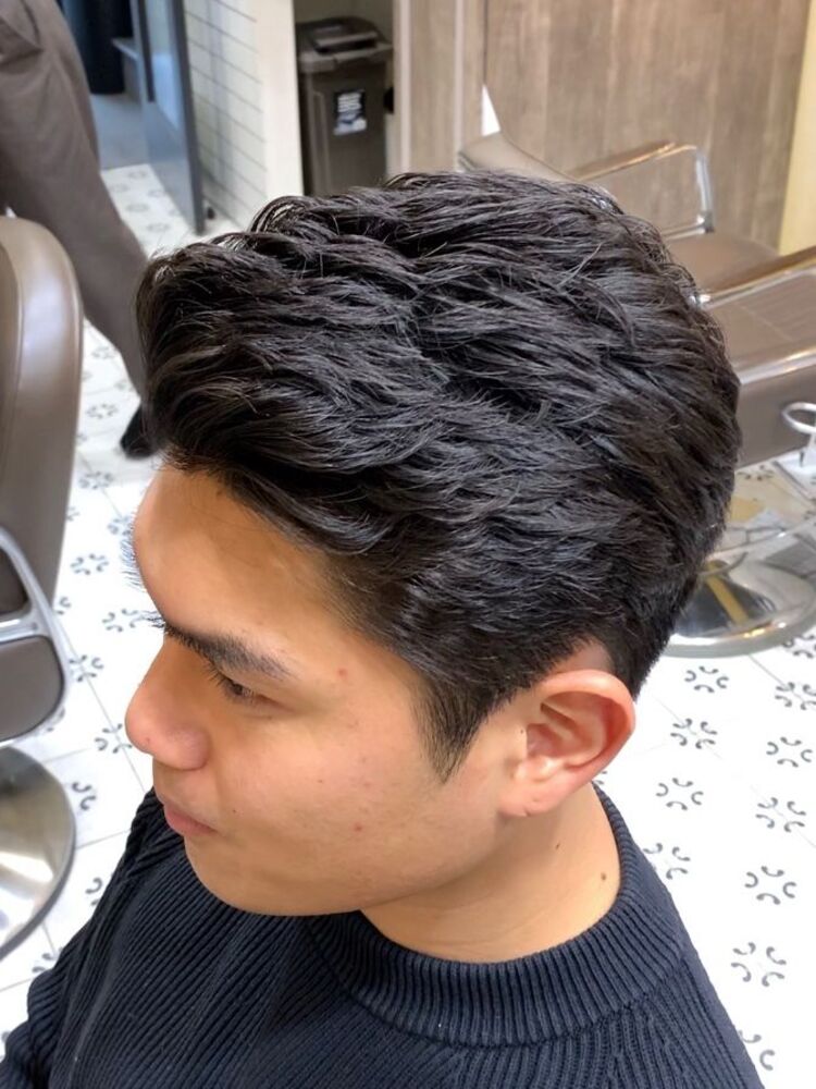 刈り上げない大人のショートスタイル コテパーマ 髪質改善 アイロンパーマ 濡れパン Groomer S Tokyo グルーマーズトウキョウ 佐藤龍 フェード スペインカールの髪型 ヘアスタイル ヘアカタログ情報 Yahoo Beauty ヤフービューティー
