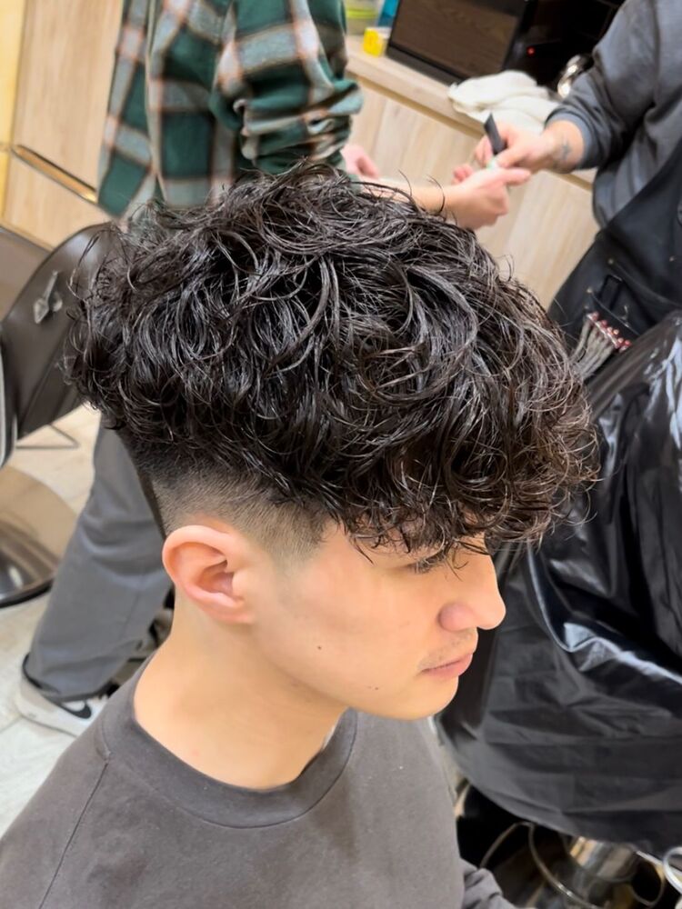 スペインカール 前下がり 外国人風ハードパーマ Groomer S Tokyo グルーマーズトウキョウ 佐藤龍 フェード スペインカールの髪型 ヘアスタイル ヘアカタログ情報 Yahoo Beauty ヤフービューティー