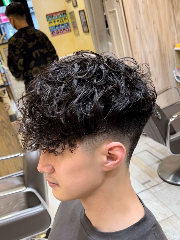 スペインカール 前下がり 外国人風ハードパーマ Groomer S Tokyo グルーマーズトウキョウ 佐藤龍 フェード スペインカールの髪型 ヘアスタイル ヘアカタログ情報 Yahoo Beauty ヤフービューティー