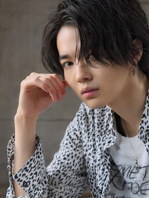 メンズ ハーフアップ ミディアムの髪型 ヘアスタイル ヘアカタログ 人気順 Yahoo Beauty ヤフービューティー