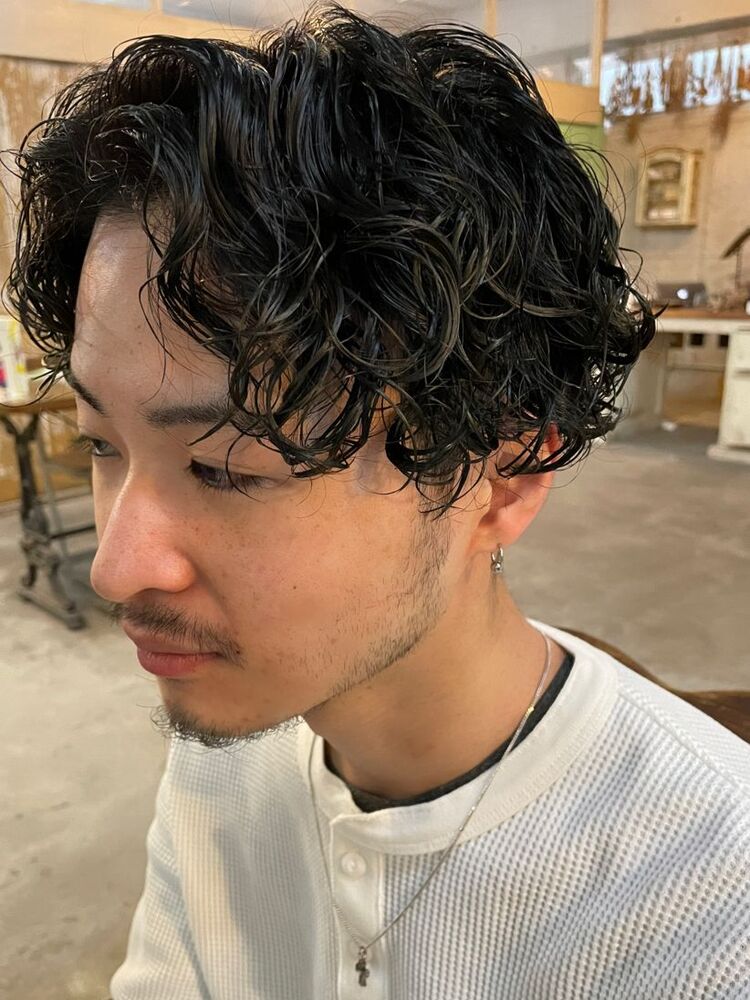南堀江 メンズ King Gnu 常田さん風 スパイラルパーマ Mowen メーヴェ Tetsuのヘアスタイル情報 Yahoo Beauty