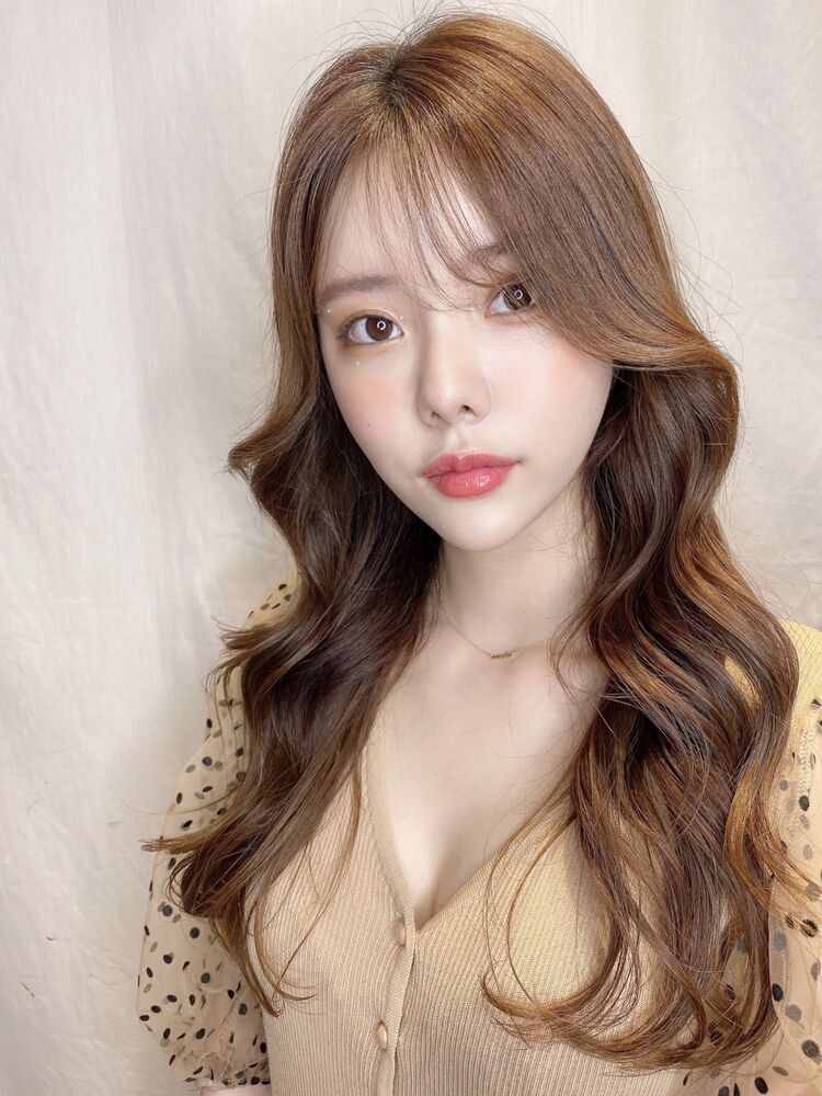 韓国ロングヘアの定番巻き ヨシンモリ シースルーバングで大人っぽロング Le A 中野 レア ナカノ 齋藤 椋のヘアスタイル情報 Yahoo Beauty