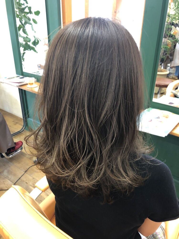 ブリーチなしグラデーションベージュ Oro オロ 浅見莉沙の髪型 ヘアスタイル ヘアカタログ情報 Yahoo Beauty ヤフービューティー