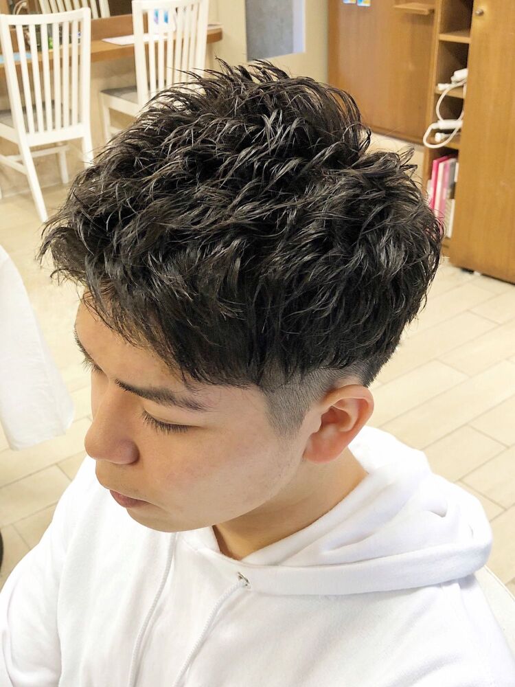 ツーブロック コテ パーマ Homme Hair オムヘアー 佐藤 拓未の髪型 ヘアスタイル ヘアカタログ情報 Yahoo Beauty ヤフービューティー