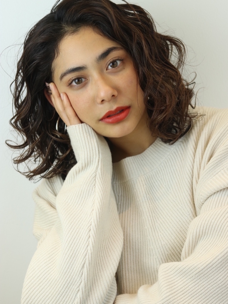 Stories豊岡いつき 強めパーマ ミディアム ボブ Stories表参道 アンドストーリーズ Stories豊岡いつきのヘアスタイル情報 Yahoo Beauty