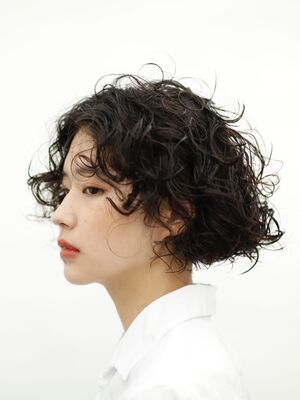 くるくるパーマ ミディアムの髪型 ヘアスタイル ヘアカタログ 人気順 Yahoo Beauty ヤフービューティー