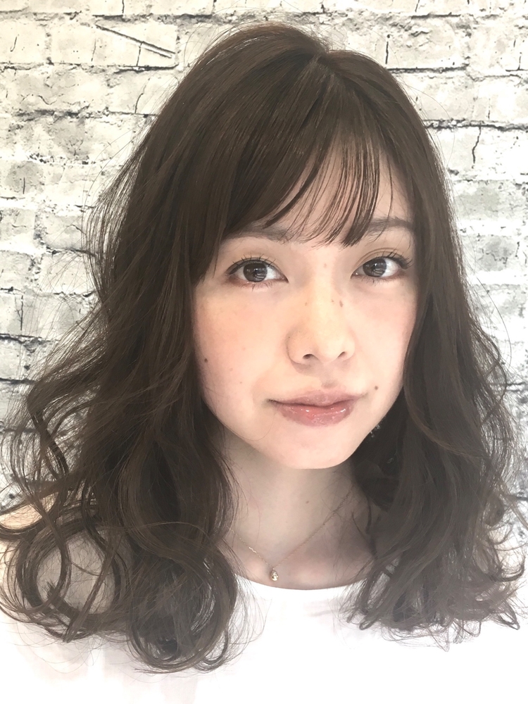 ふんわりパーマで優しい雰囲気のミディアムスタイル 瀧本 顕のヘアスタイル情報 Yahoo Beauty