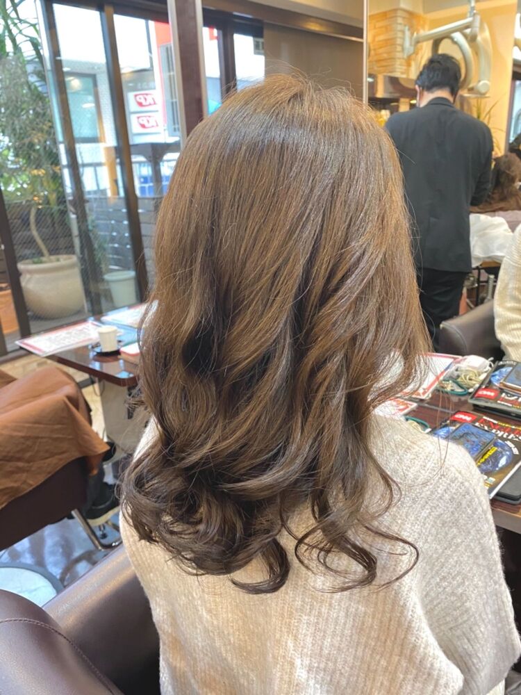 Avedaカラーとデジパーでゆるふわカーキグレージュ Chara池袋本店 キャライケブクロホンテン 貴也 のヘアスタイル情報 Yahoo Beauty