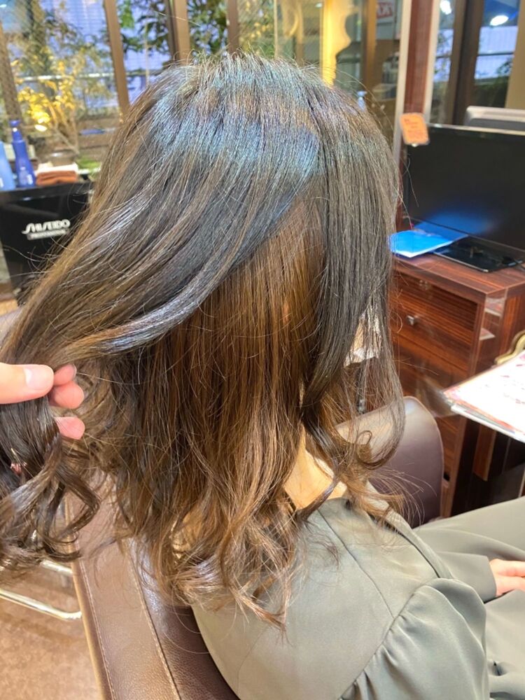 ブリーチを使わずavedaカラーでシークレットインナーカラー デザインの幅が広がりますよ Chara池袋本店 キャライケブクロホンテン 玉城 貴也 パーマ 髪質改善のヘアスタイル情報 Yahoo Beauty