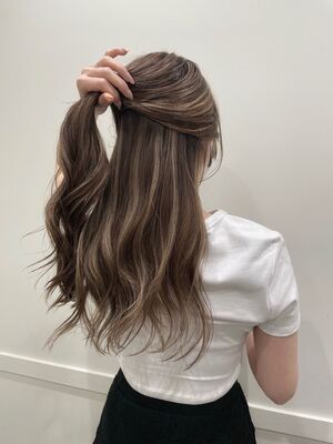 白髪ぼかしハイライト ロングの髪型 ヘアスタイル ヘアカタログ 人気順 Yahoo Beauty ヤフービューティー