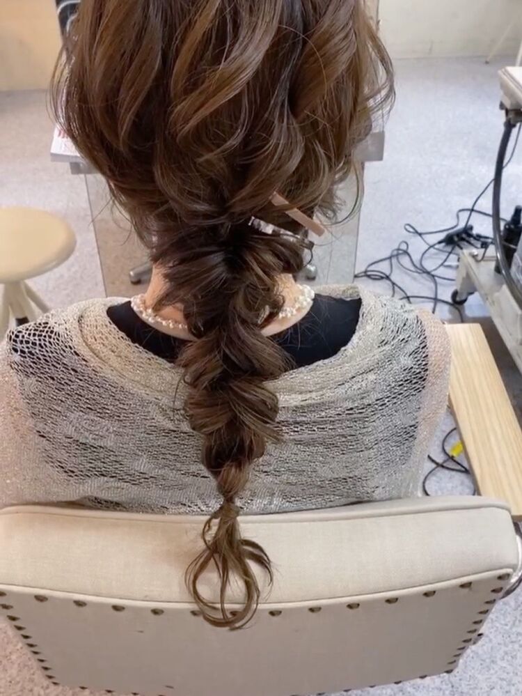 流行りの編み下ろしヘアアレンジ 結婚式参列用ヘアアレンジ 二次会アレンジ パーティーアレンジ Hair Ales 原宿 ヘアーアレスハラジュク Hairales原宿 磯部佑津季のヘアスタイル情報 Yahoo Beauty