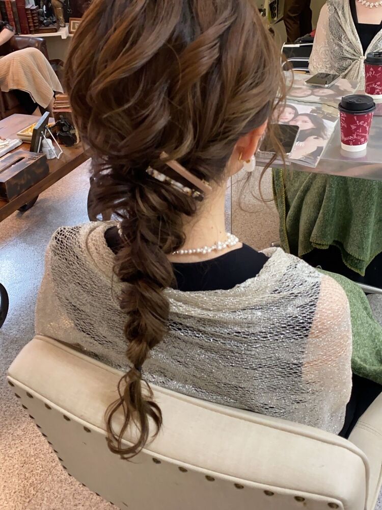 流行りの編み下ろしヘアアレンジ 結婚式参列用ヘアアレンジ 二次会アレンジ パーティーアレンジ Hair Ales 原宿 ヘアーアレスハラジュク Hairales原宿 磯部佑津季のヘアスタイル情報 Yahoo Beauty