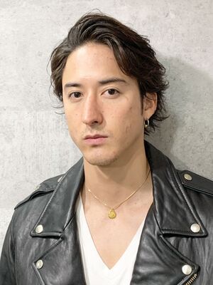 サーファー カット メンズ 人気のヘアスタイル