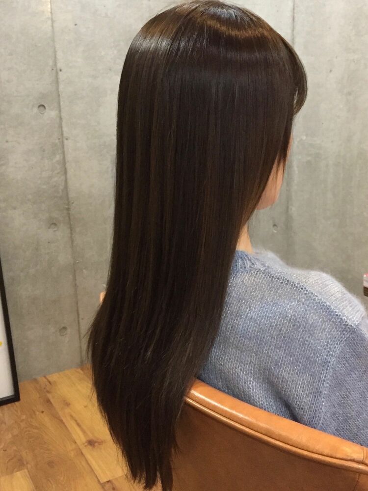 Tree Hair Salon 藤田健太郎。大人のツヤ髪ストレートロング。