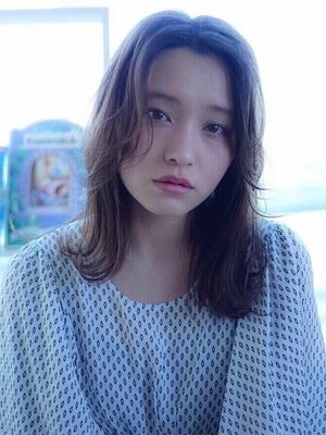 21年秋冬 センター分け前髪 ミディアムの新着ヘアスタイル 髪型 ヘアアレンジ Yahoo Beauty