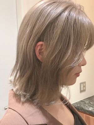 22年夏 金髪 ミディアムの髪型 ヘアスタイル ヘアカタログ 人気順 Yahoo Beauty ヤフービューティー