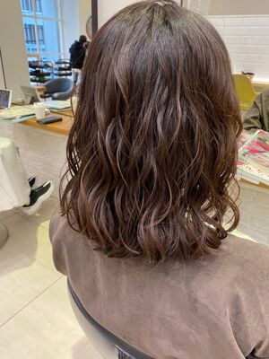 クリープパーマ ミディアムの髪型 ヘアスタイル ヘアカタログ 人気順 Yahoo Beauty ヤフービューティー