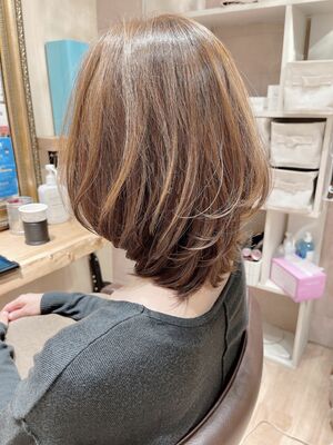 50代 ミディアムレイヤー ミディアムの髪型 ヘアスタイル ヘアカタログ 人気順 Yahoo Beauty ヤフービューティー