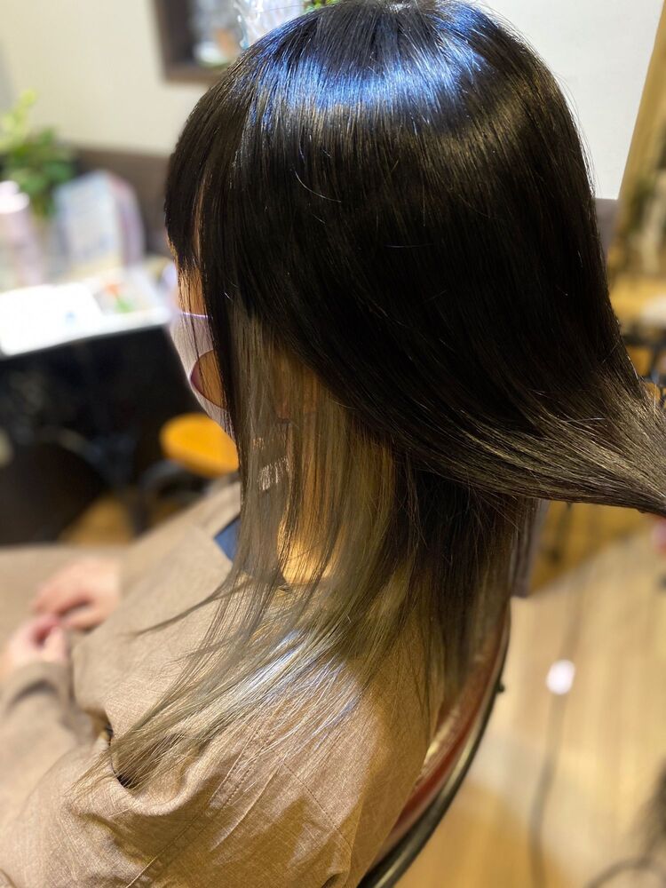 ホワイトシルバーインナーカラー Izumiのヘアスタイル情報 Yahoo Beauty