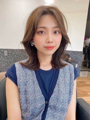 センターパート 真ん中分け ミディアムの髪型 ヘアスタイル ヘアカタログ 人気順 Yahoo Beauty ヤフービューティー