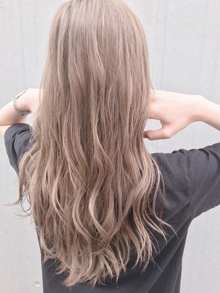 アッシュベージュミルクティーグラデーションカラー Dydi表参道 ディディオモテサンドウ やまちのヘアスタイル情報 Yahoo Beauty