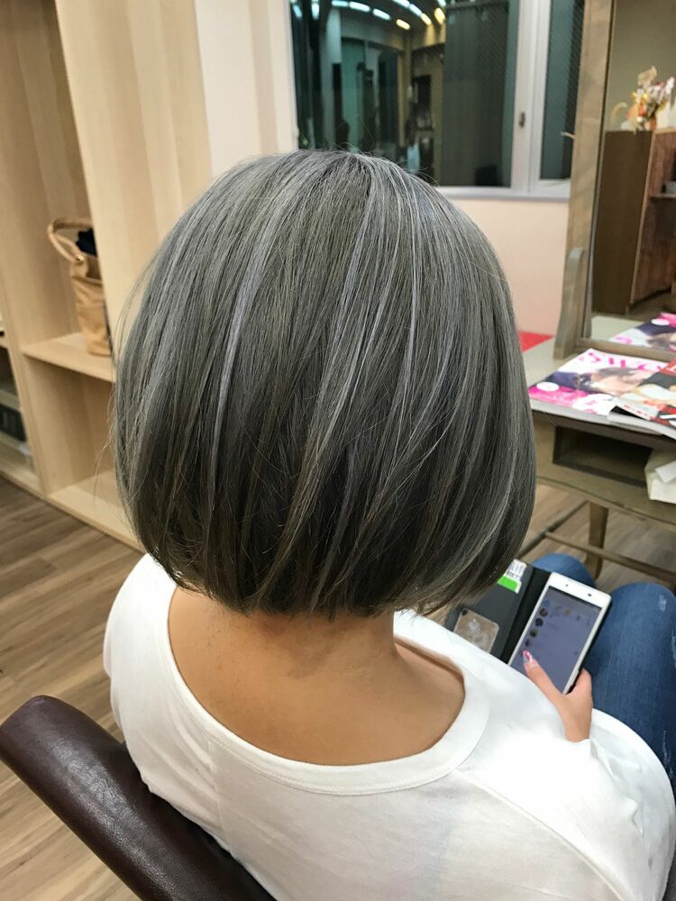 ショートボブ ハイライトグレー グレージュのミックスカラー Tomoのヘアスタイル情報 Yahoo Beauty