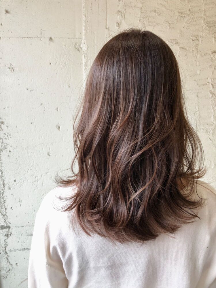 ミディアムレイヤー 極細ハイライト アッシュブラウン Penerope ペネロープ 夕島拓朗 Penelope 新宿の髪型 ヘアスタイル ヘアカタログ情報 Yahoo Beauty ヤフービューティー