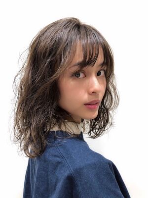 22年春 強めパーマ ミディアムの人気ヘアスタイル 髪型 ヘアアレンジ Yahoo Beauty