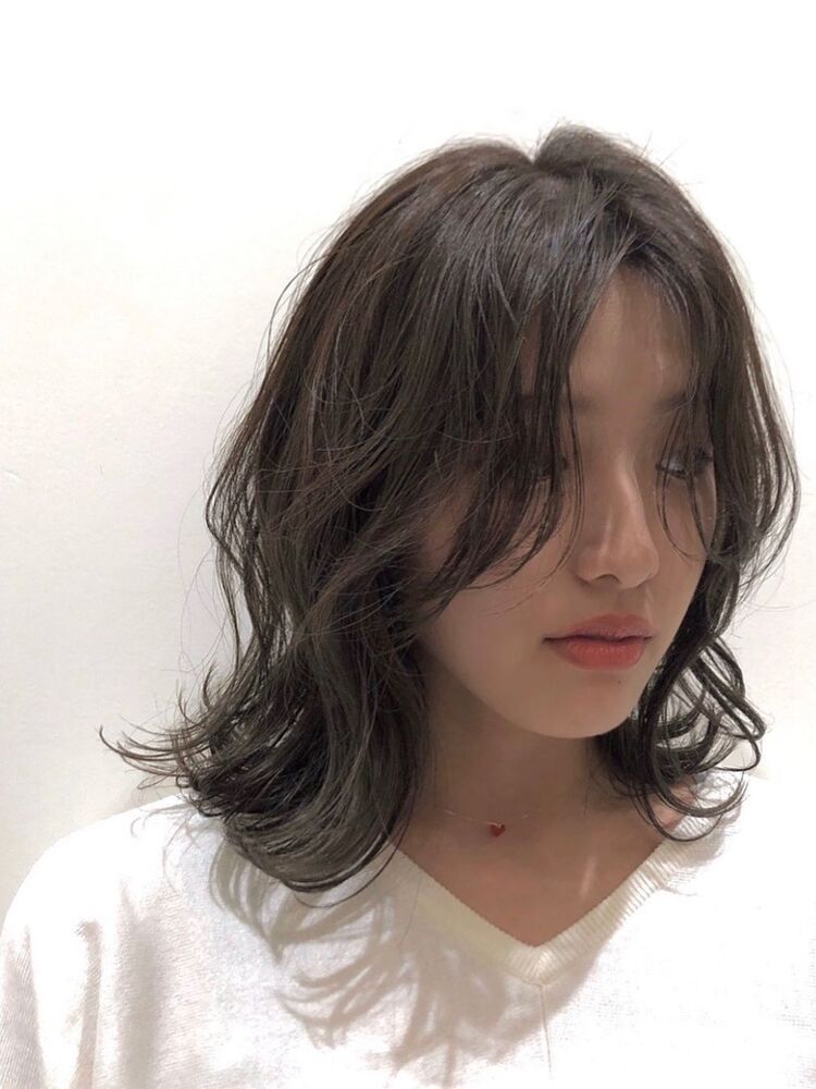 ミディアム グレージュグラデーション 外ハネくびれセットで大人かわいいを再現 Youres Hair ユアーズヘアー 大森春奈のヘアスタイル情報 Yahoo Beauty