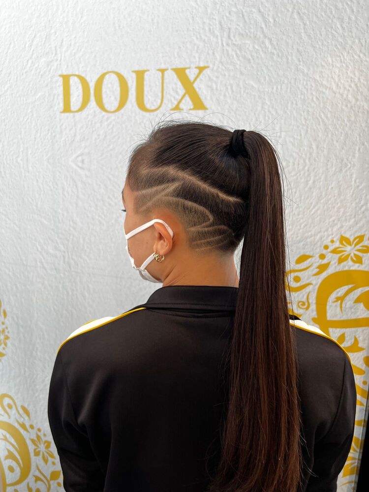 刈り上げ女子 スキンフェード ヘアアレンジ ラインアート ツーブロック 宇都宮美容室 栃木 Doux 本店 ドゥ ホンテン 阿部雄紀 栃木 宇都宮美容室 の髪型 ヘアスタイル ヘアカタログ情報 Yahoo Beauty ヤフービューティー